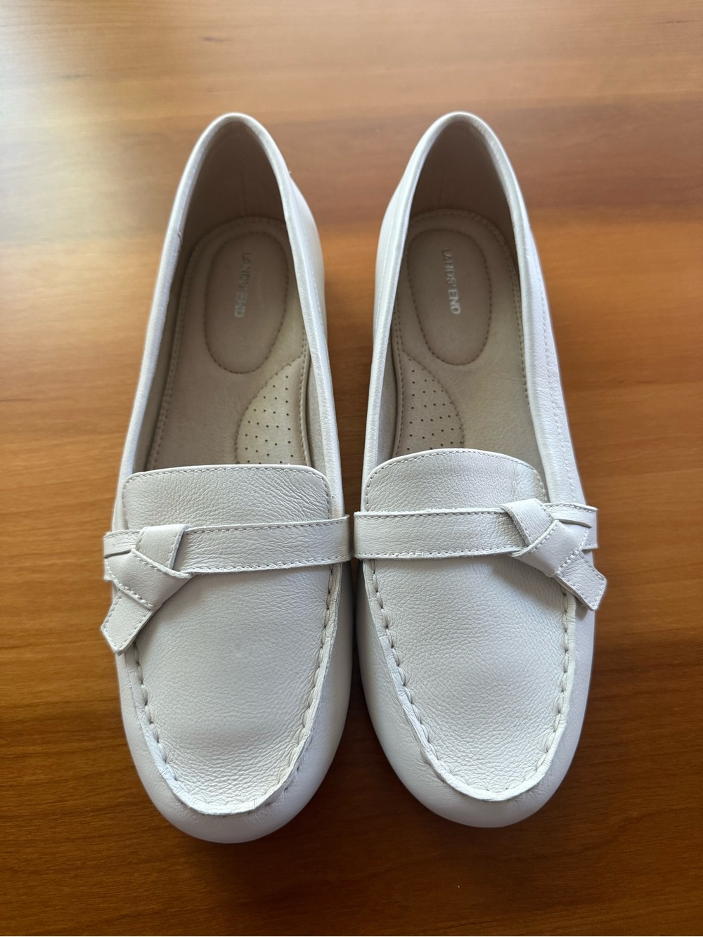 Like new Lands’ End White Leather Loafers 9.5B